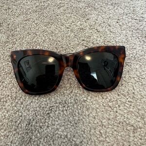 Chic Tortoise Shell Sunglasses